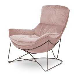 Stylowy fotel Berco velvet pudrowy róż, standardowa metalowa podstawa, komfortowy fotel relaksacyjny do sypialni i salonu